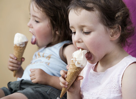 Ijsjes op de kinderopvang en toetsen maken in het koelste lokaal Ijsjes op de kinderopvang en toetsen maken in het koelste lokaal